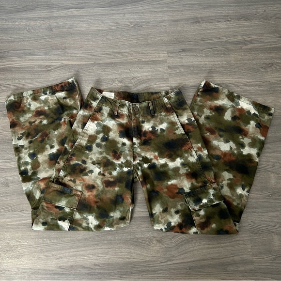 Levi's Pants - Levi’s Camo Camouflage Print Wide Leg Cargo Pants